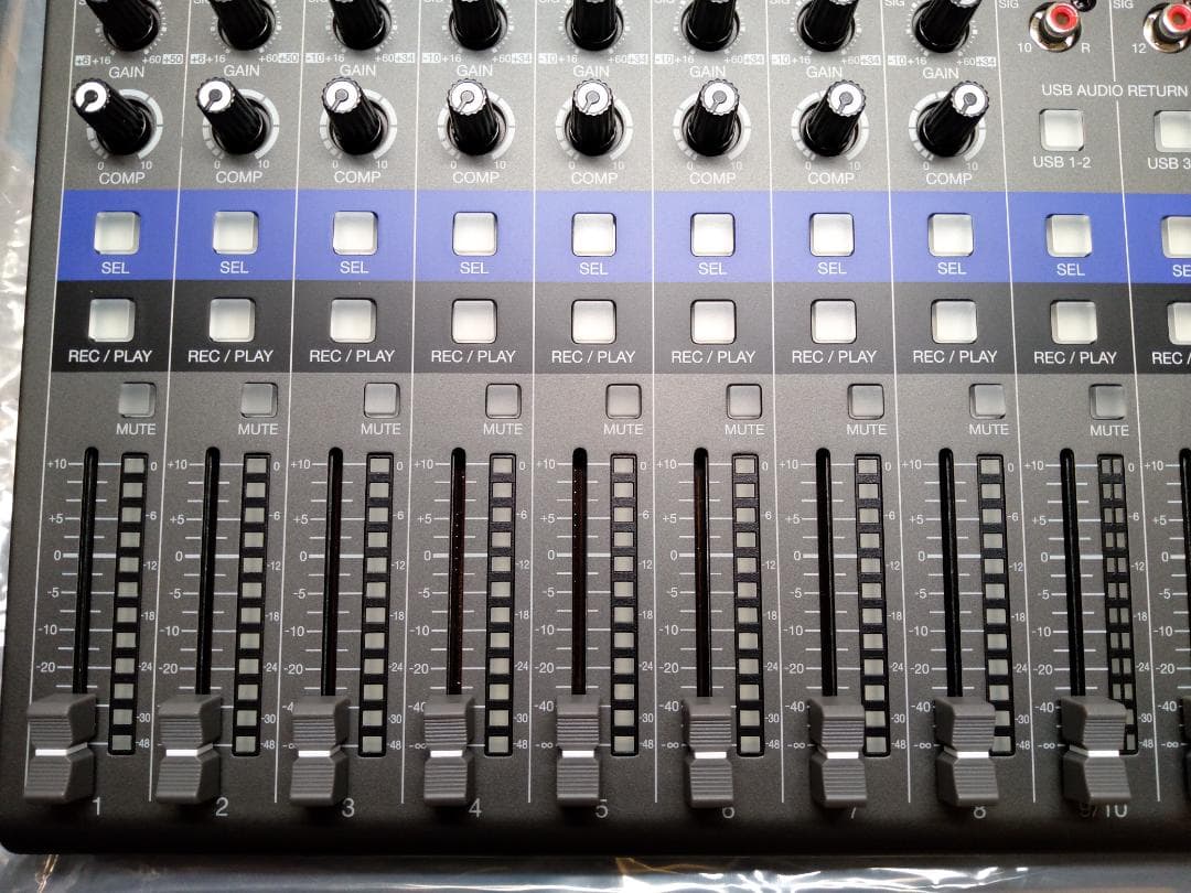 未使用品　ZOOM LiveTrak L-12 デジタルミキサー