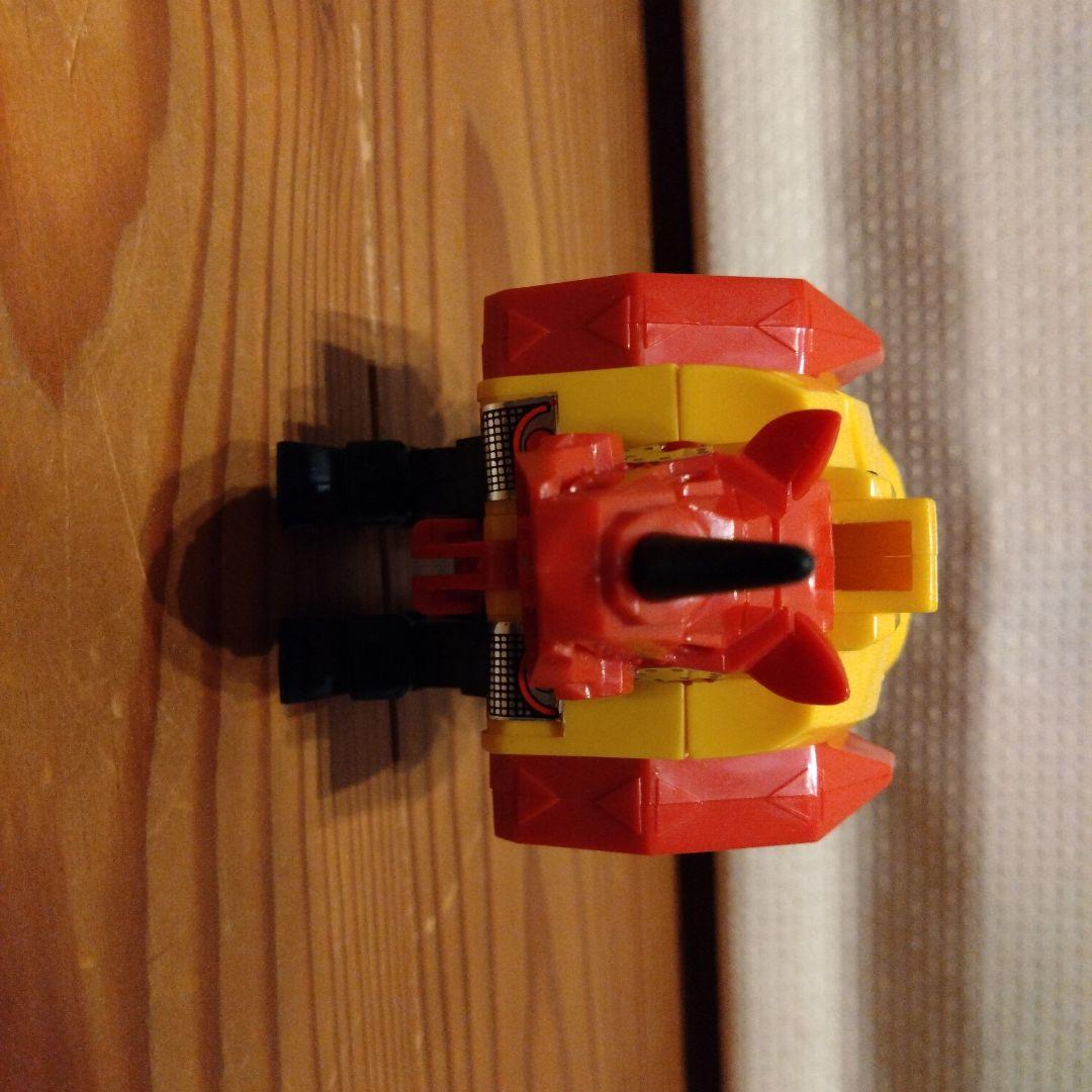 トランスフォーマー　アニマトロン巨重合体兵　プラッキング