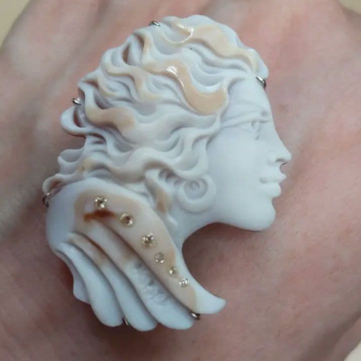 小春日和様　　k18WG　シェルカメオブローチ＆　パルラーティ　ダイヤ付