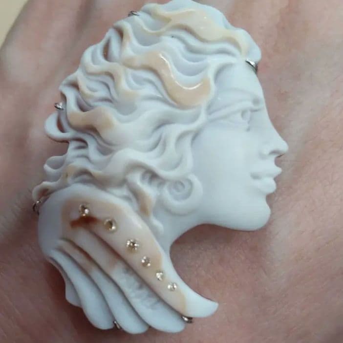 小春日和様　　k18WG　シェルカメオブローチ＆　パルラーティ　ダイヤ付