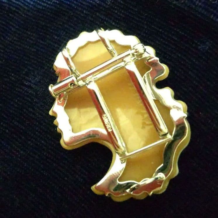 小春日和様　　k18WG　シェルカメオブローチ＆　パルラーティ　ダイヤ付