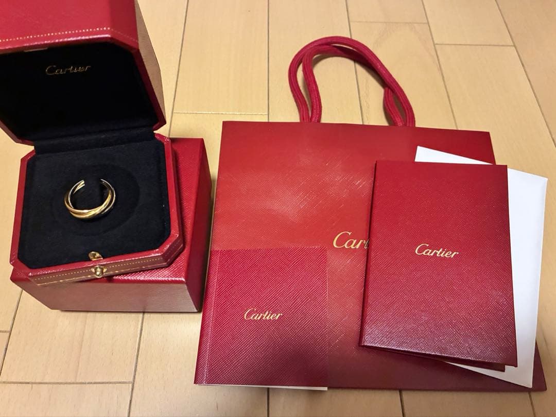 【ほぼ未使用】トリニティ リング、クラシックモデル、ダイヤモンド5石　13号