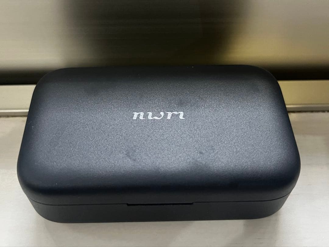 nwm DOTS ワイヤレスイヤホン ブラック　数回使用