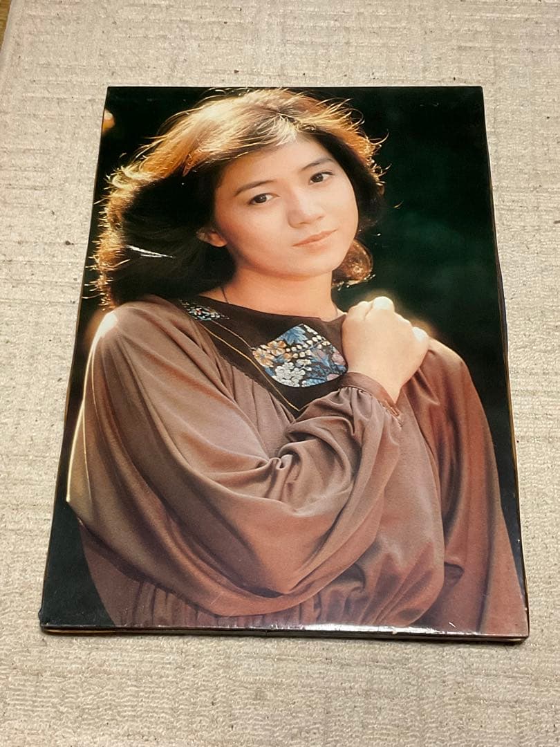 石川さゆり／木製・パネルポスター。傷があります。【縦／58cm幅／40cm】