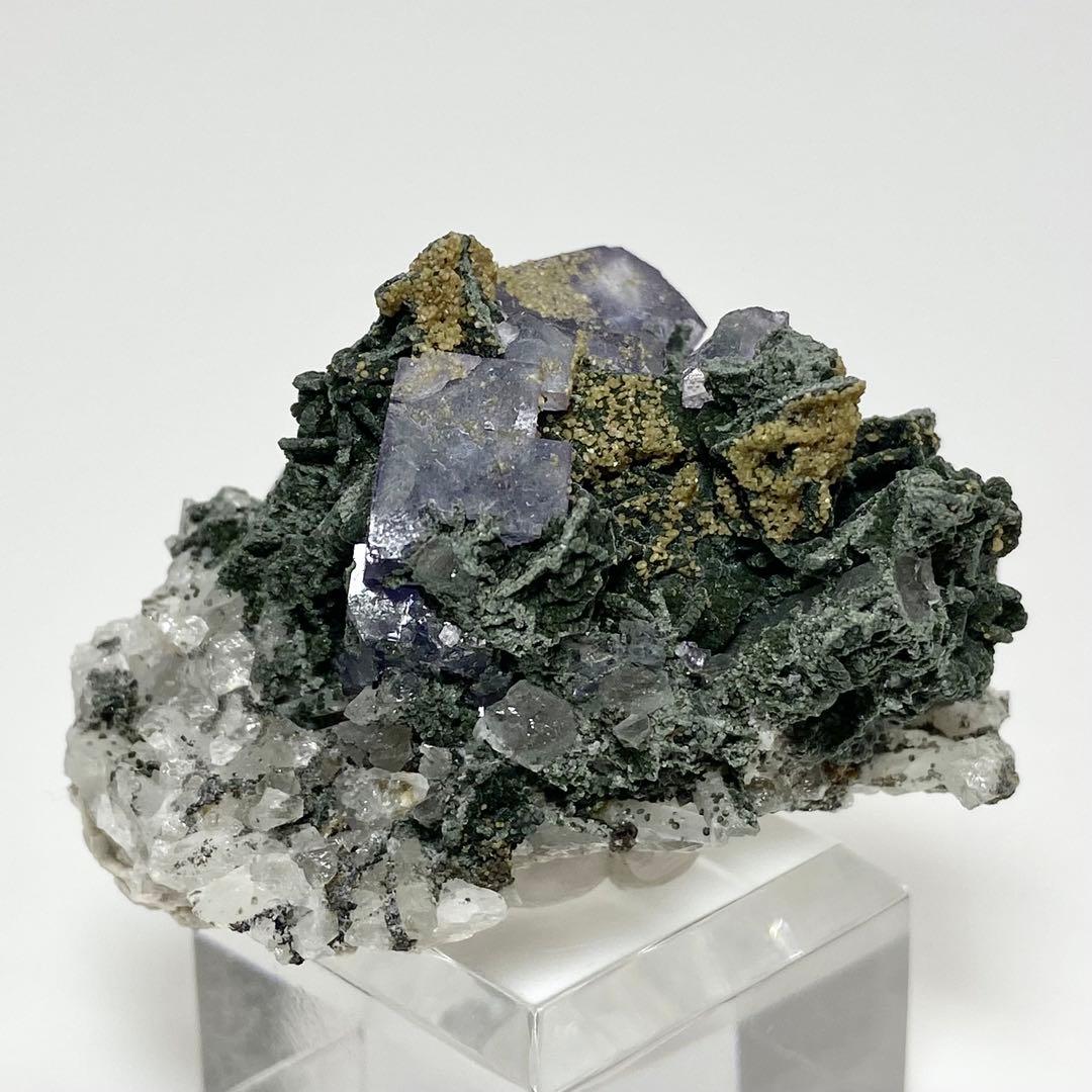 フローライト　クォーツ　ヤオガンシャン　鉱物標本　原石　天然石　ストーン　共生