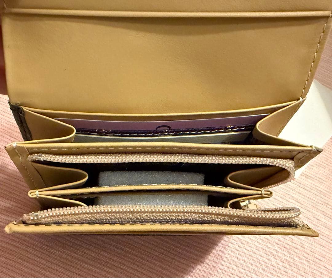 本日限定お値下げ♡新品未使用♡ANNA SUI アナスイ　ルーミー 二つ折り財布