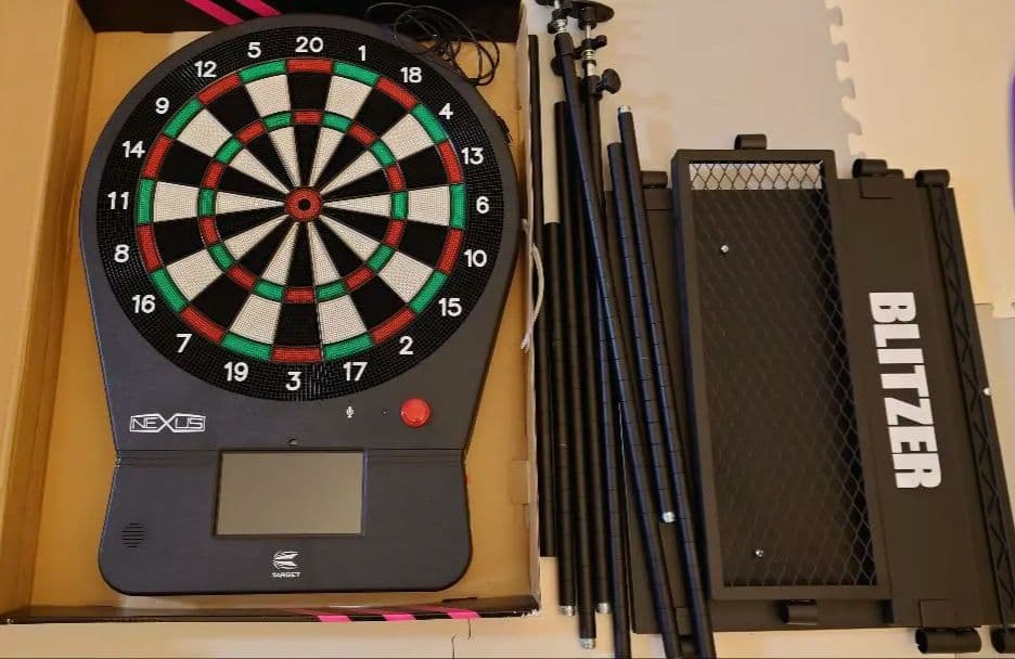 【中古品】NEXUS デジタルダーツ BLITZERスタンド付き