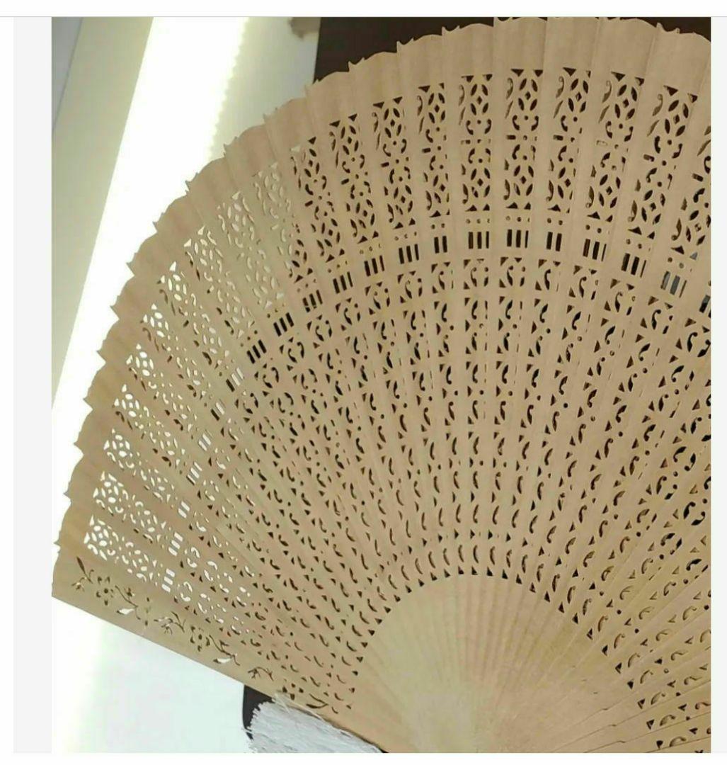 白檀扇子　透かし彫り