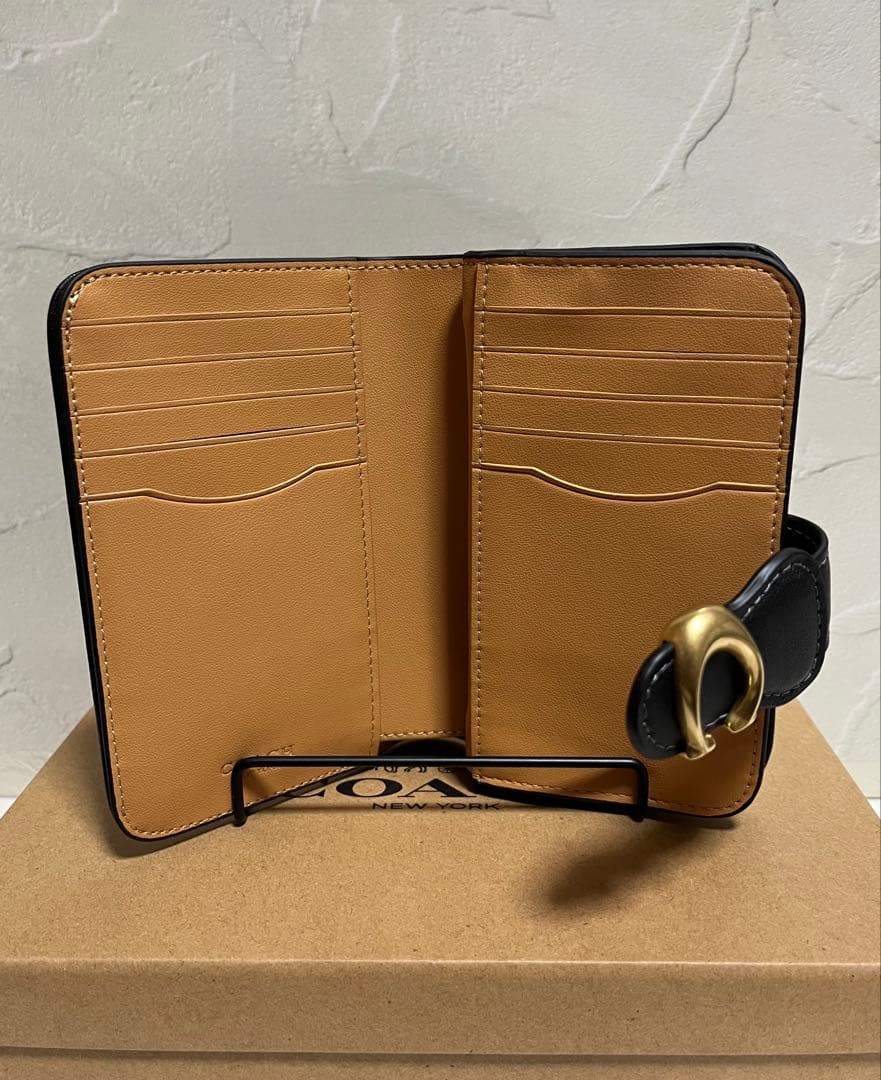 ✨️新品未使用✨COACH ブラックレザー 二つ折り財布