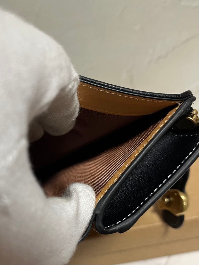 ✨️新品未使用✨COACH ブラックレザー 二つ折り財布