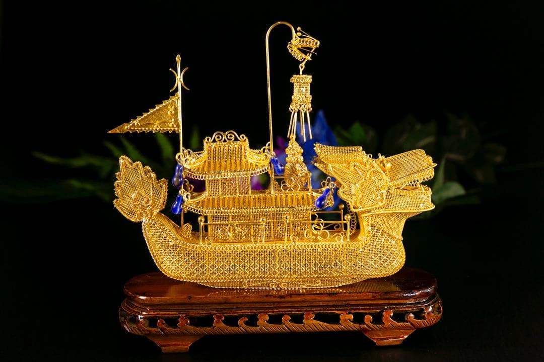 【中国工芸品】鍍金絹龍船置物　波紋台付