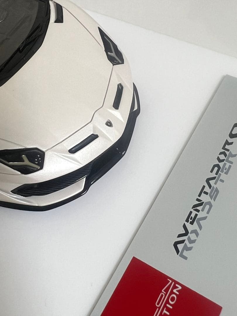 Lamborghini Aventador SVJ Roadster ミニカー