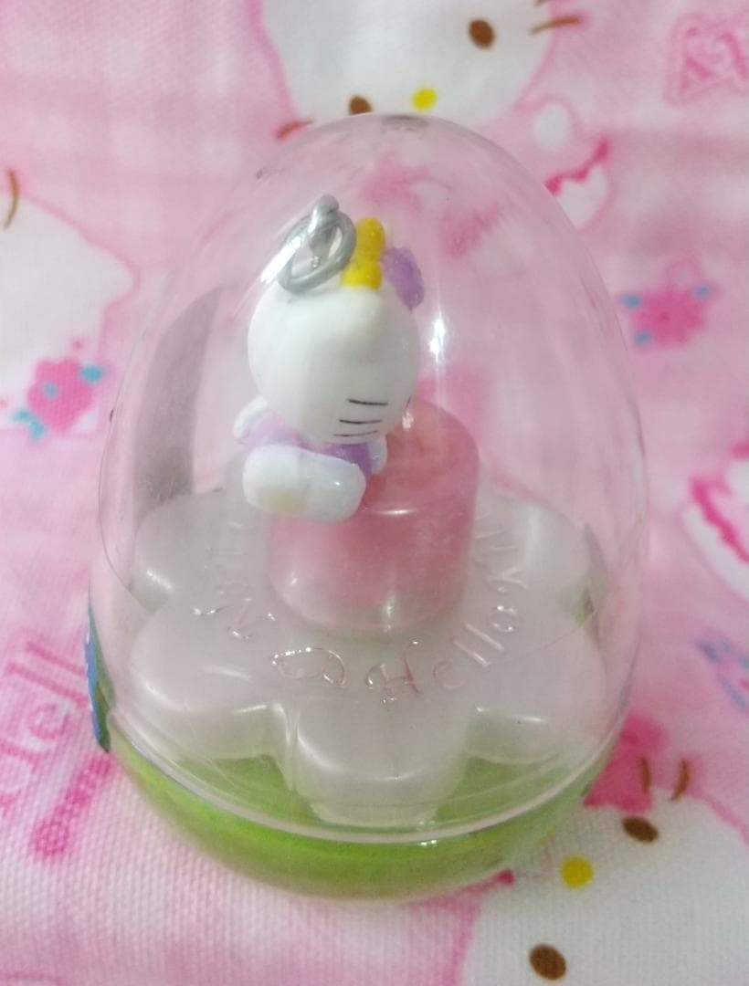 キティ　アイシャドウパレット　リップ＆グロス　ネイルカラー　マスコット　蝶