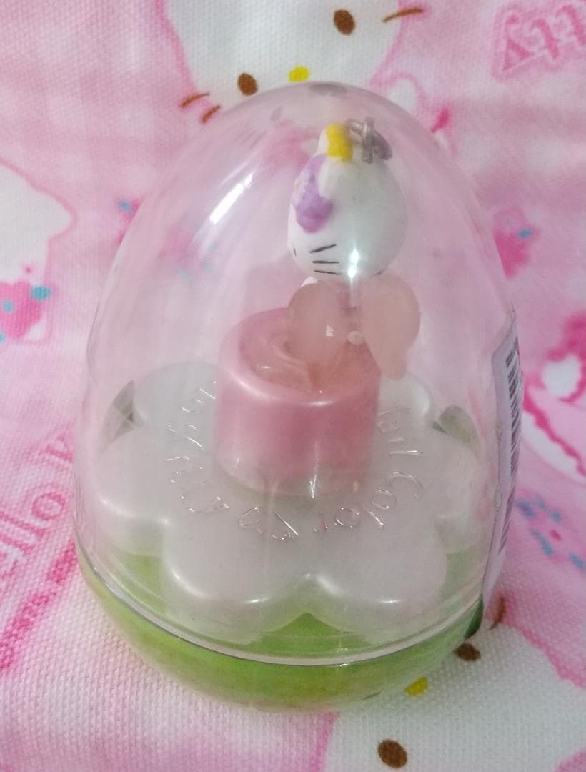 キティ　アイシャドウパレット　リップ＆グロス　ネイルカラー　マスコット　蝶