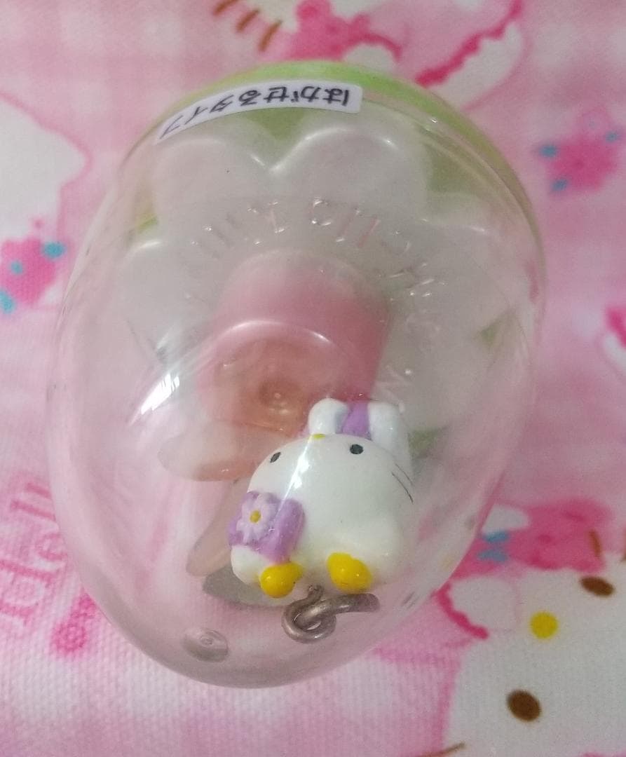 キティ　アイシャドウパレット　リップ＆グロス　ネイルカラー　マスコット　蝶