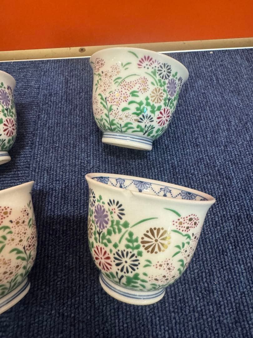 1648 其泉　秋草瓔珞文  湯呑　4客