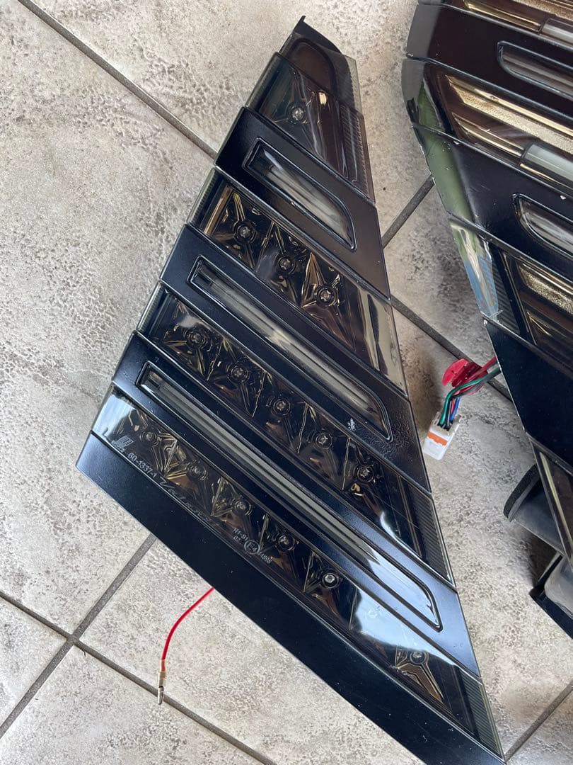 ウ*ー様 ヴェルファイア20、アルファード20　テールランプバレンティー