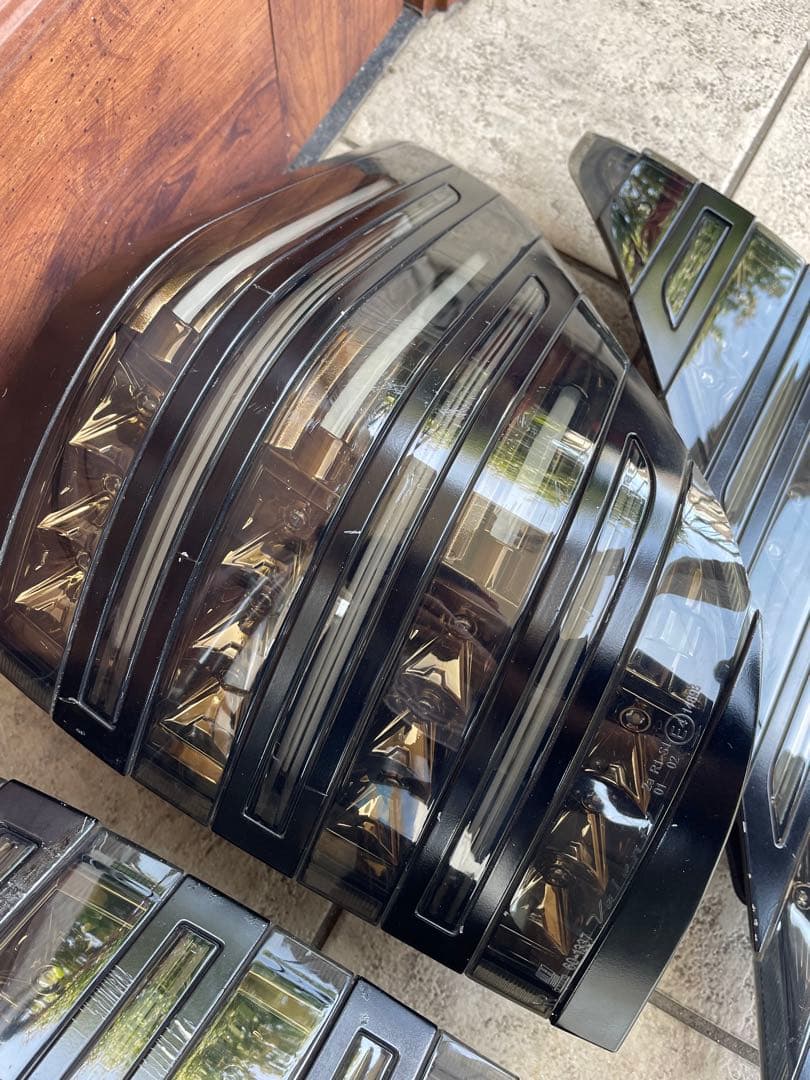 ウ*ー様 ヴェルファイア20、アルファード20　テールランプバレンティー