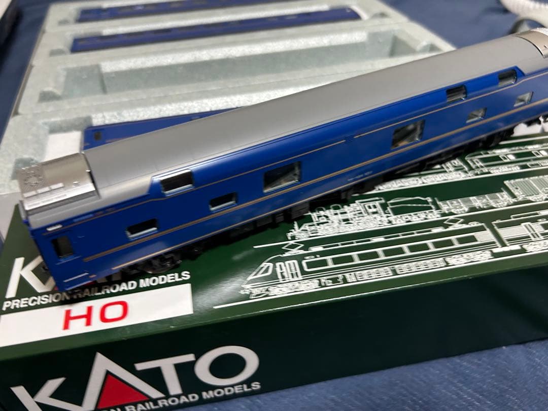 KATO (HO) 24系 寝台特急「北斗星」基本セット・オロハネ25 500