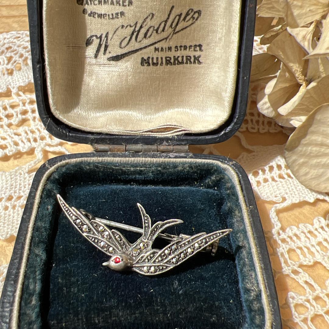 【アンティーク】ツバメブローチ マーカサイト