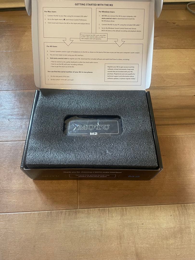 MOTU M2 オーディオインターフェイス 本体とUSBケーブル