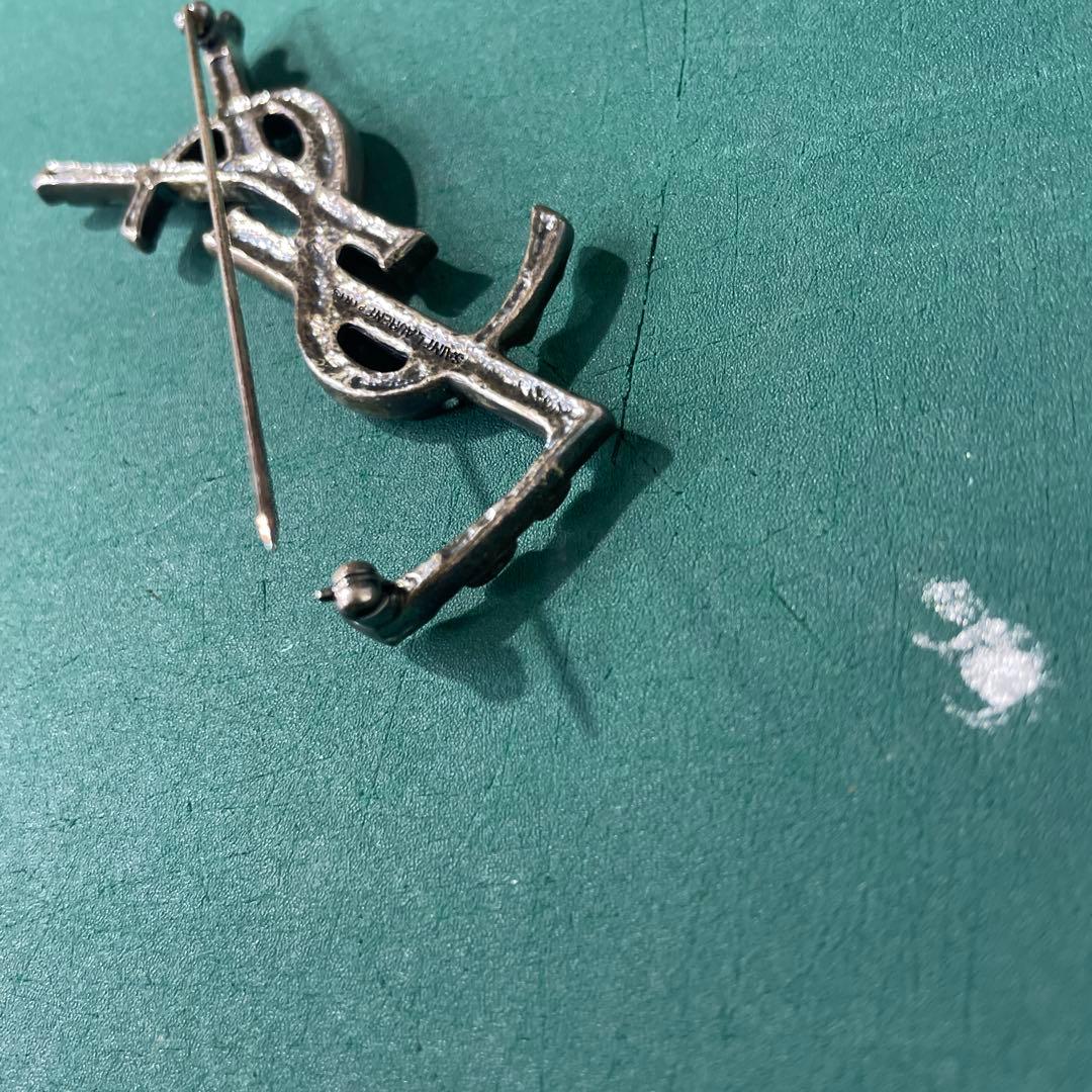 極美品サンローラン　ブローチ　オピウム　YSLロゴ　シルバー