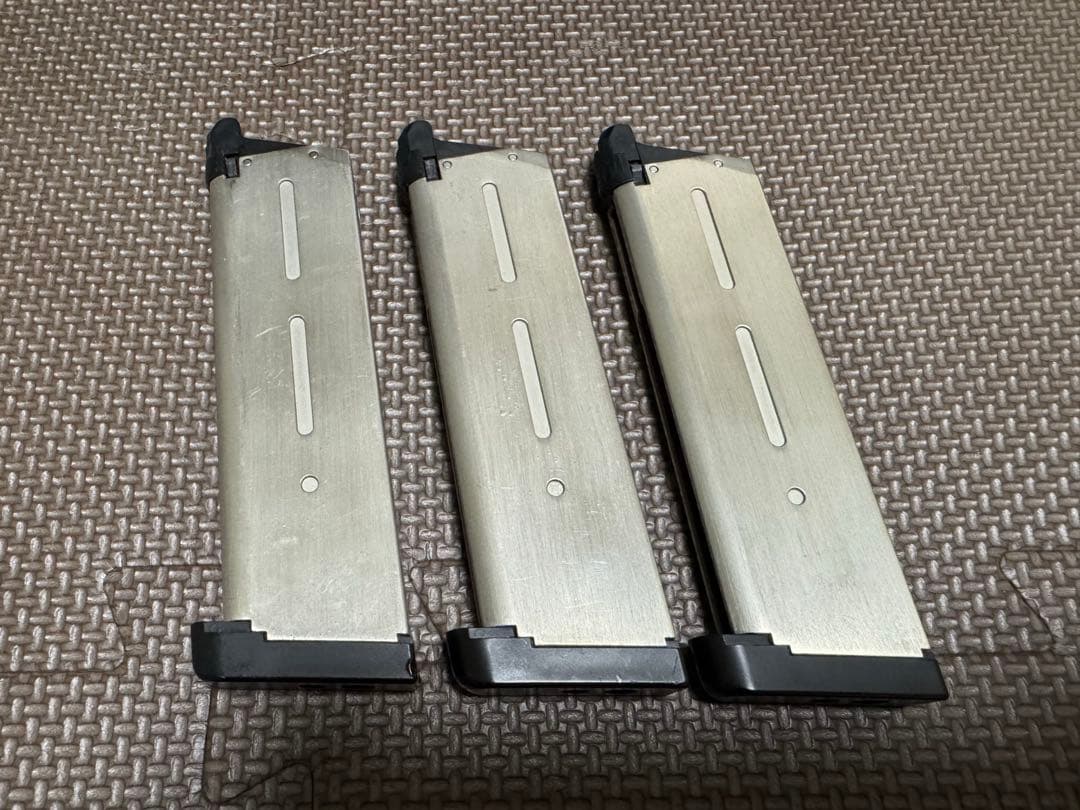 STRIKE WARRIOR ガスガン マガジン3本付き