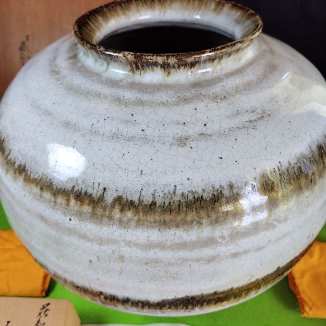 最終価格、レア親族の蔵出し品です十二代田原陶兵衛、萩焼白釉大壺共箱、栞、共布