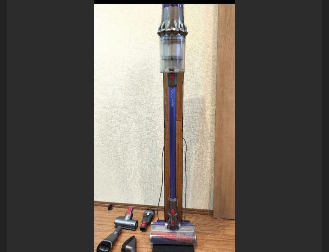 本日限りダイソン純正ｖ1０コードレス　掃除機　Dyson fluffy