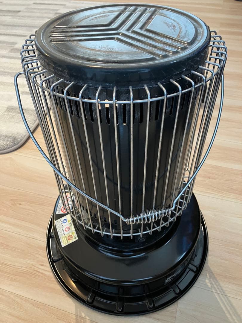 円筒形ストーブ 黒 金属ガード付き