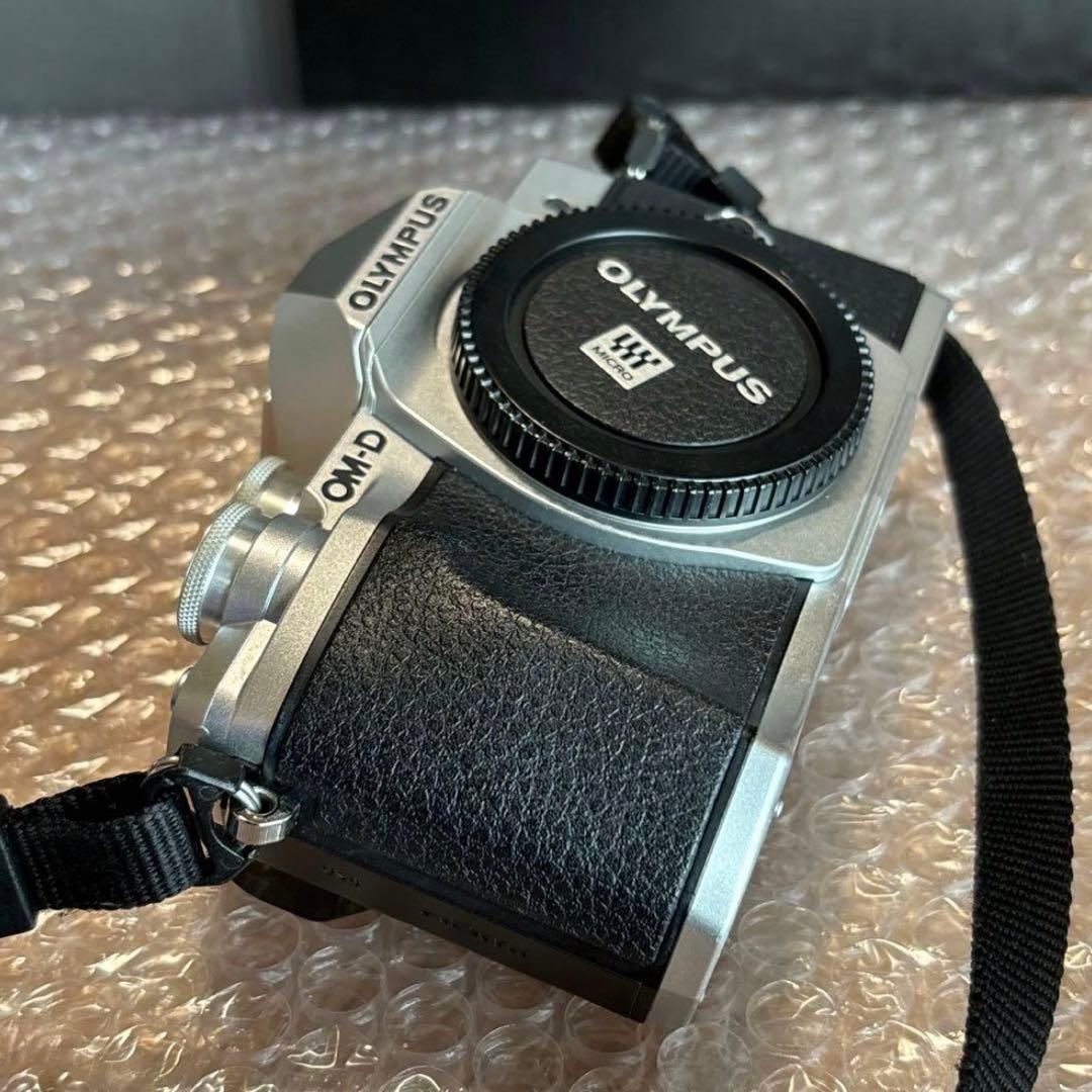 OM-D E-M10 Mark ||| EZ ダブルズームキット シルバー