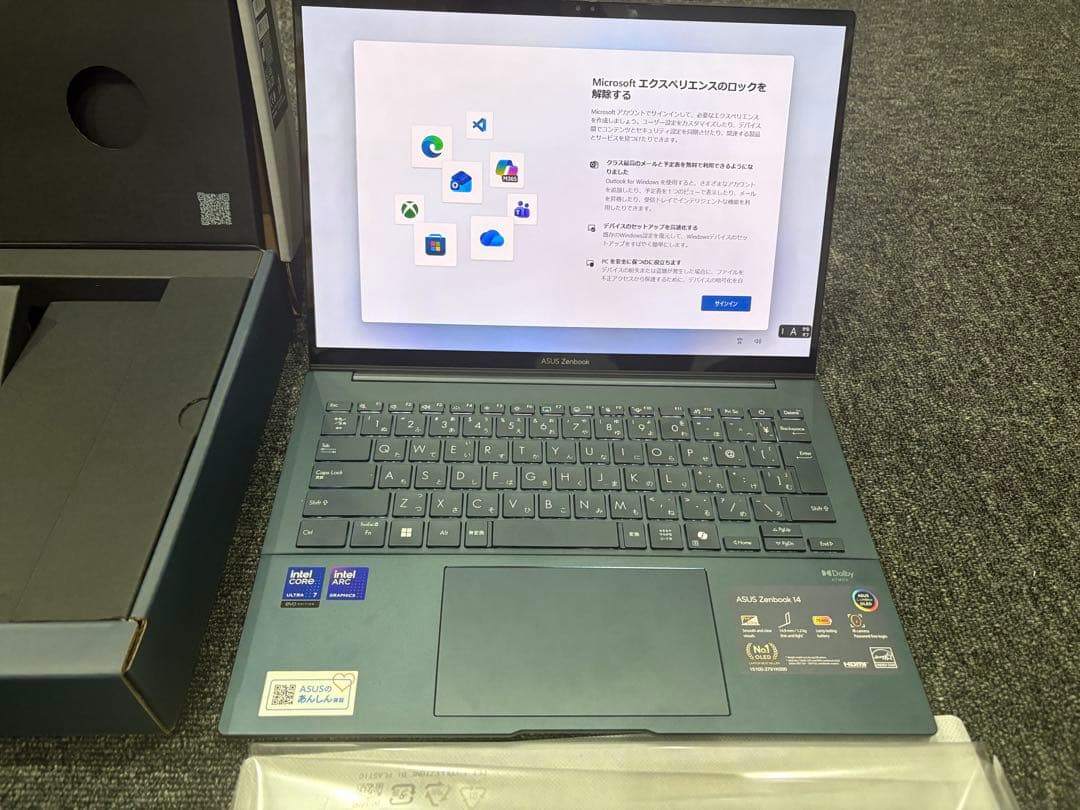 ASUS Zenbook 14 Intel Core i7 本体