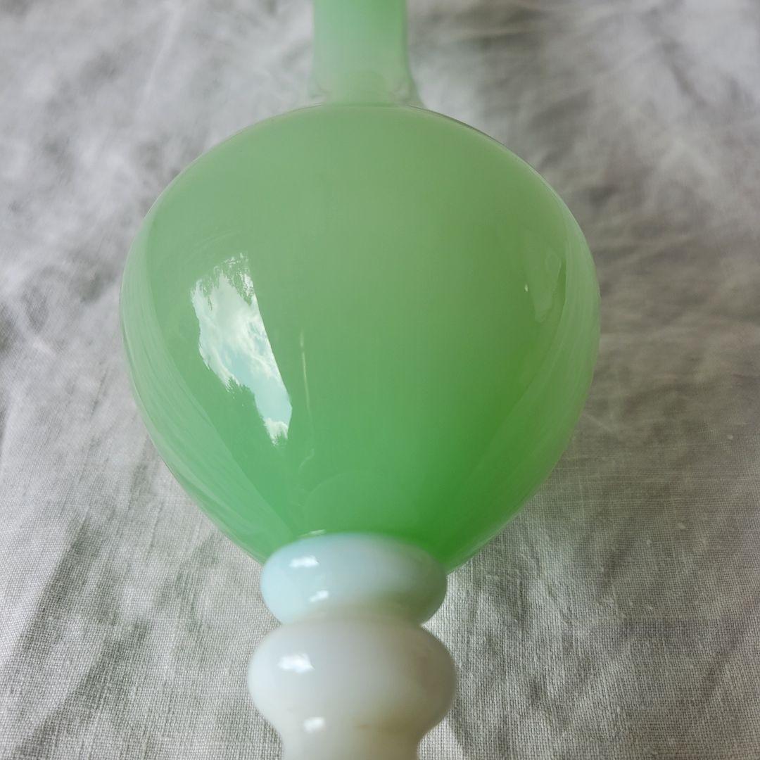 フランス　アンティーク　オパリンガラス　フラワーベース　グリーン