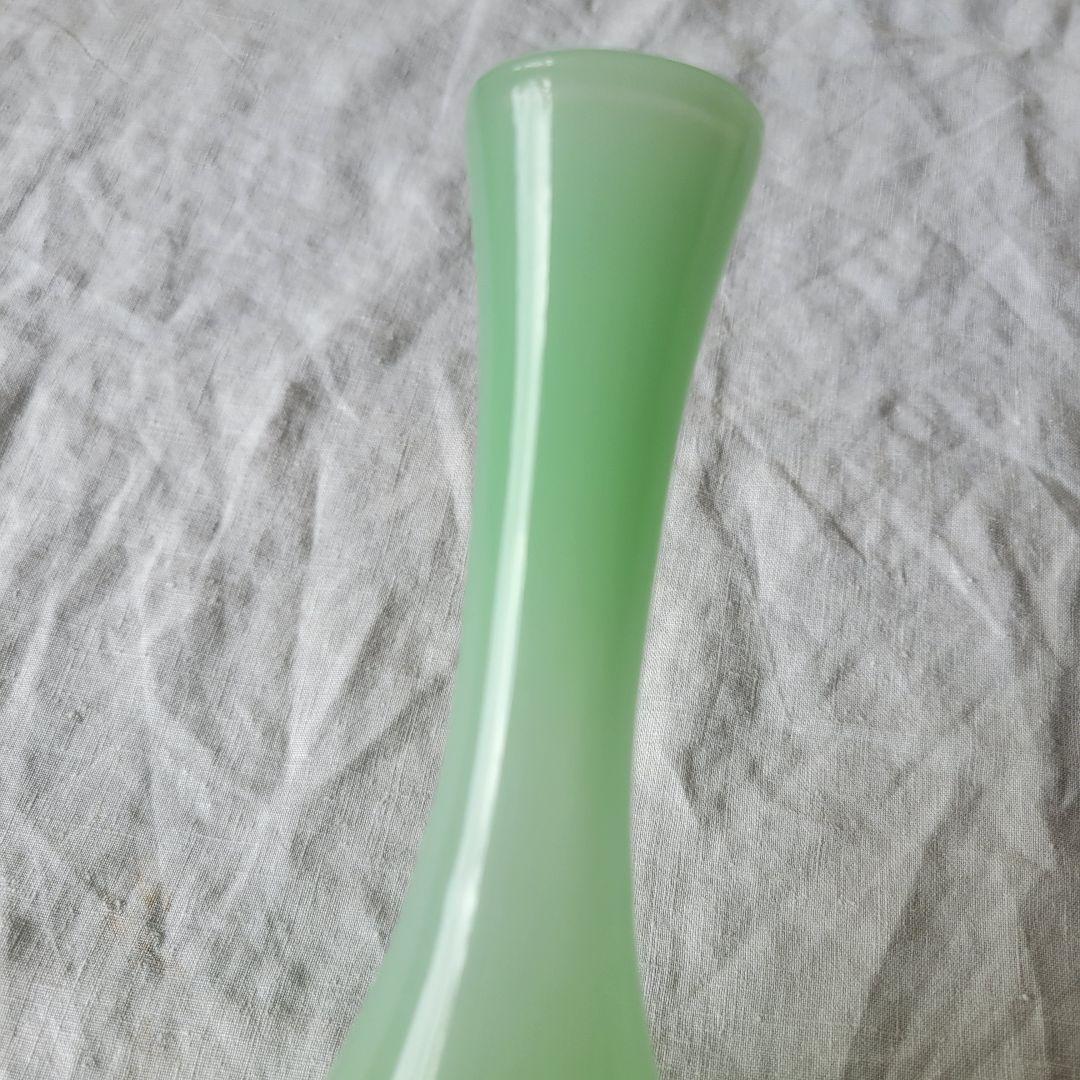 フランス　アンティーク　オパリンガラス　フラワーベース　グリーン