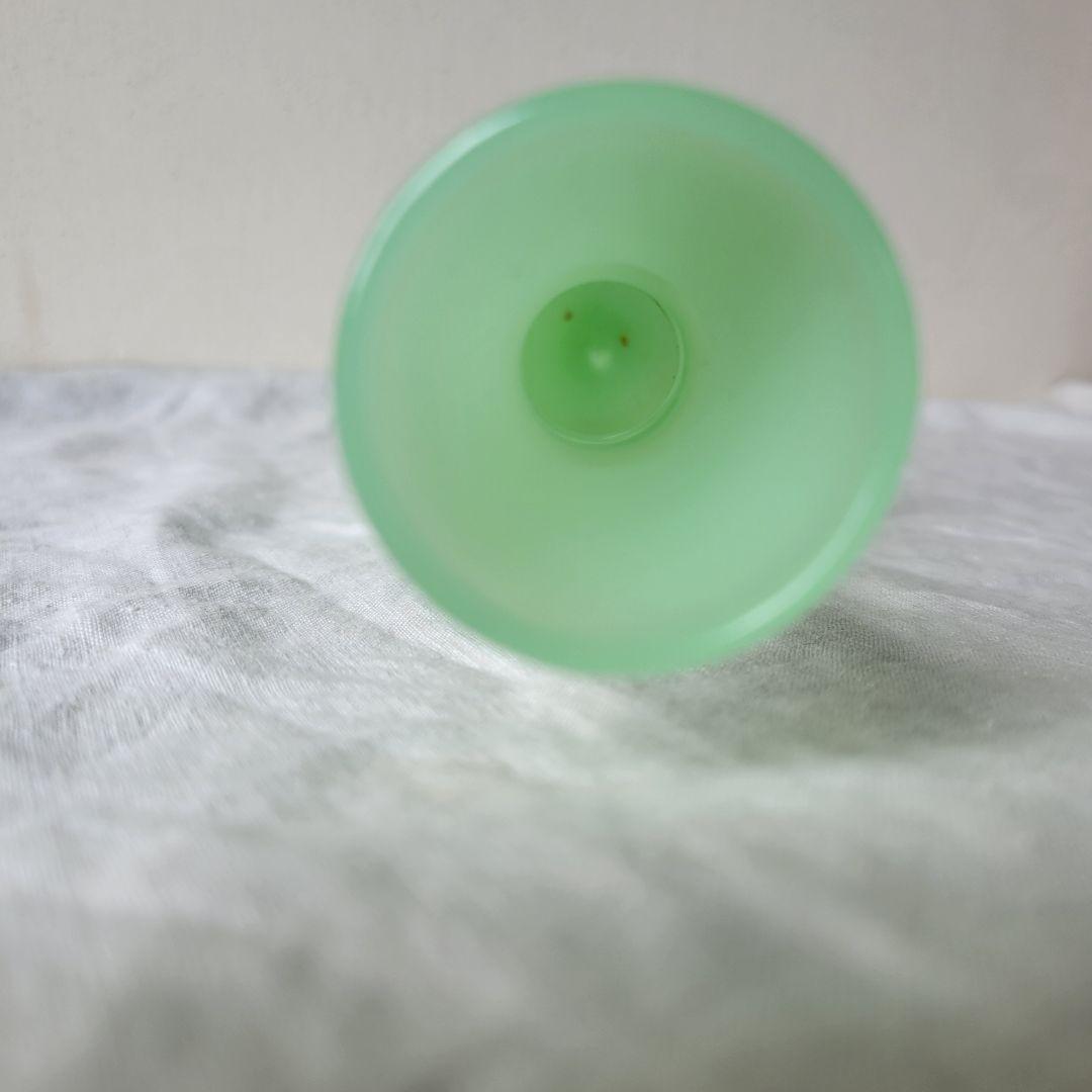 フランス　アンティーク　オパリンガラス　フラワーベース　グリーン