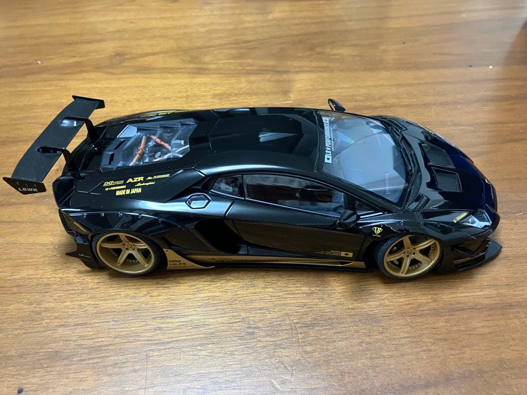 1/18 オートアート　AUTOart ランボルギーニ アヴェンタドールLBWK