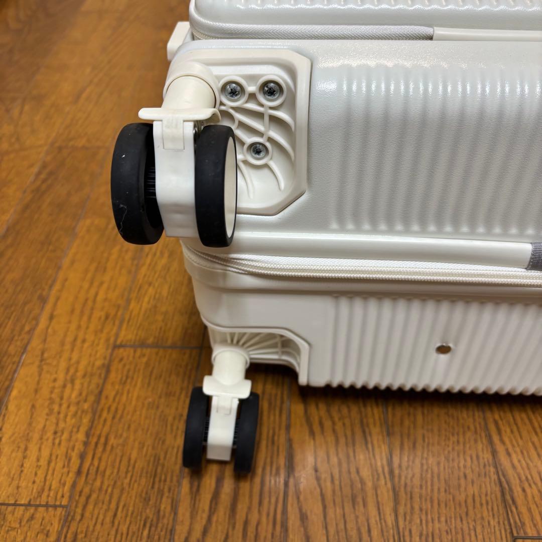 【るるれれろ】B4U スーツケース　Mサイズ　ホワイト