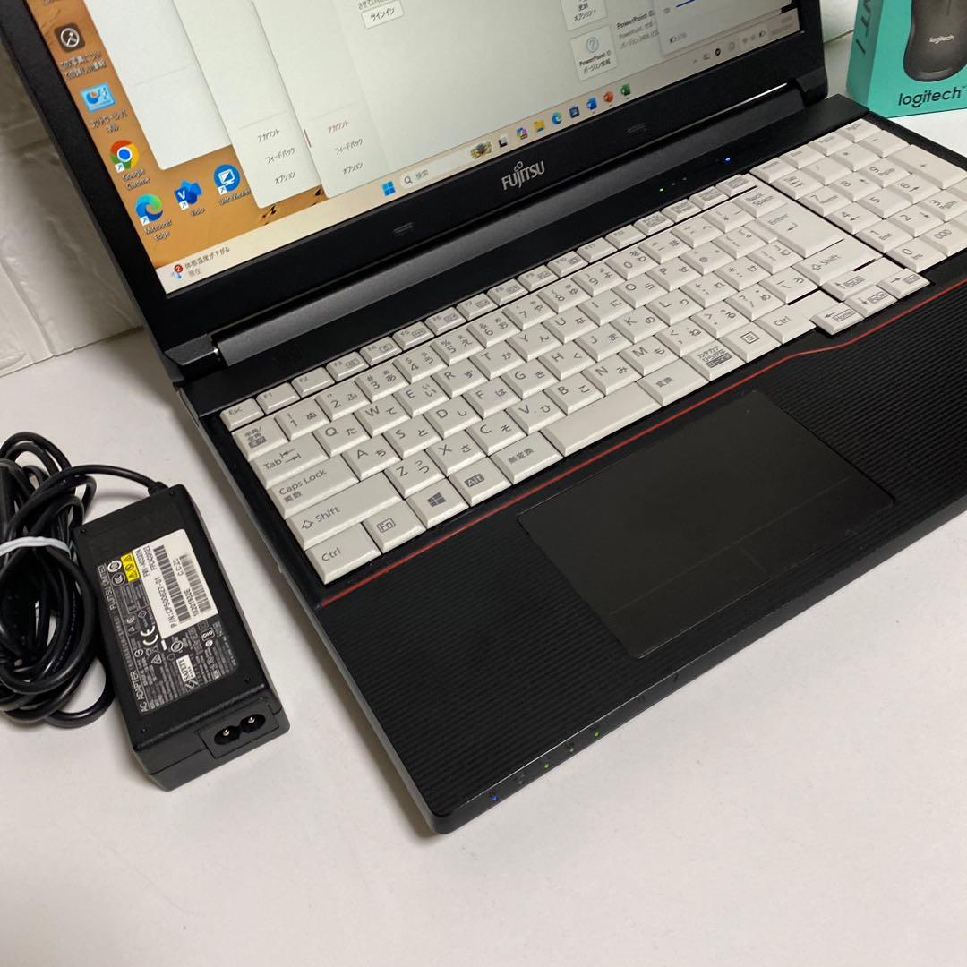 Windows11 オフィス付き　Core i7 SSD 500GB 富士通PC