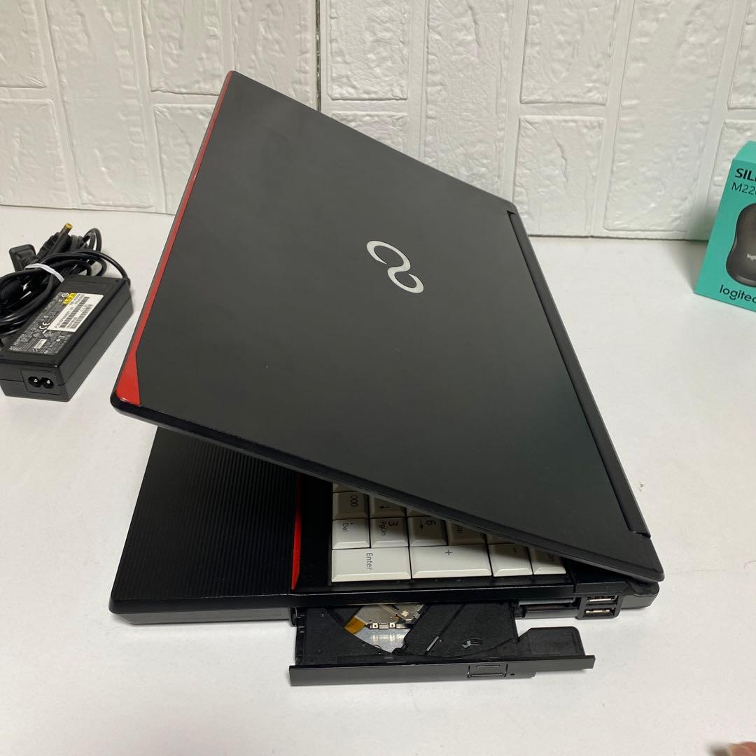 Windows11 オフィス付き　Core i7 SSD 500GB 富士通PC