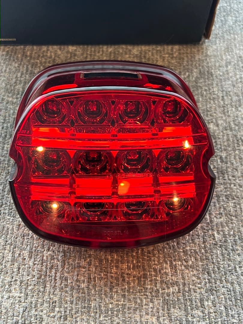 ハーレー純正 テールライトキット 赤/ナンバー灯白LED付き