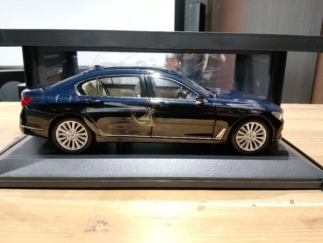 夢伝説1/18 BMW 7シリーズ 750Li ディーラーミニカー　ブルー