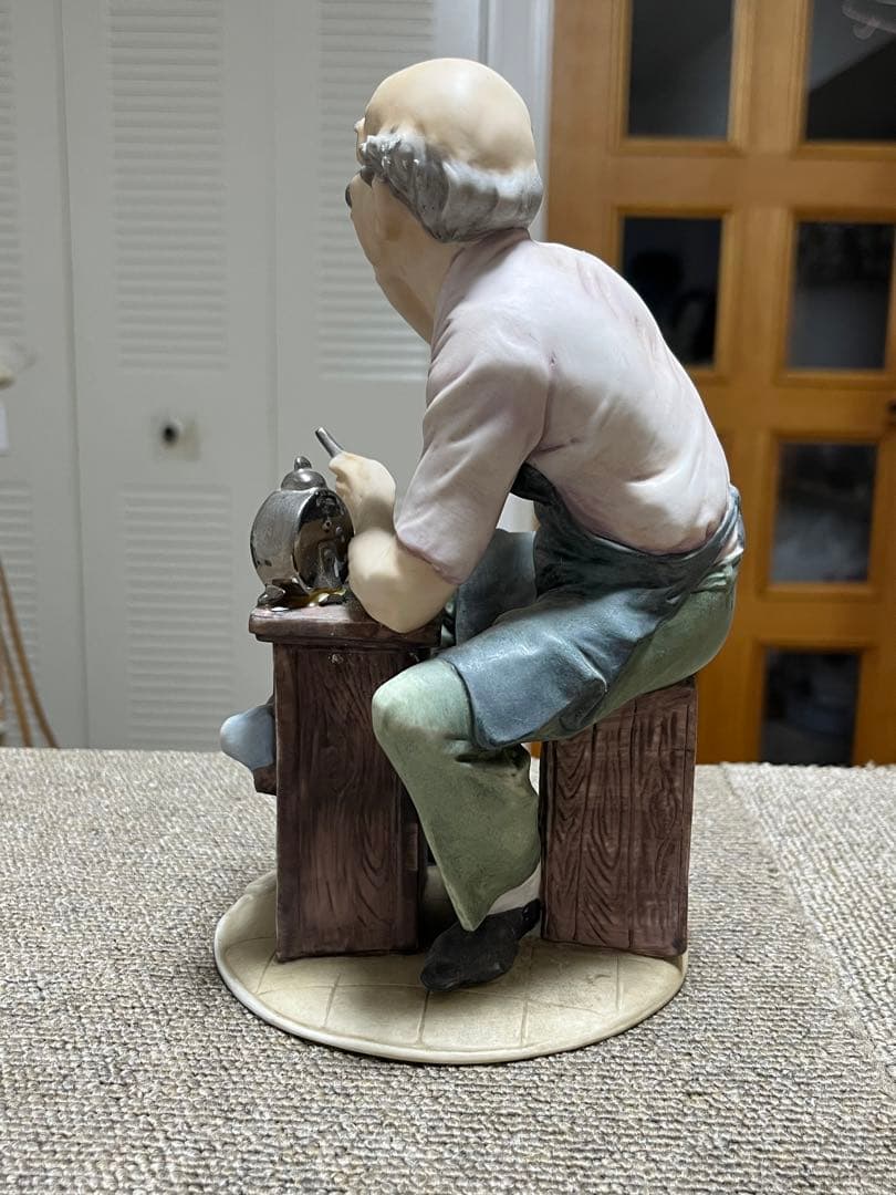 カポディモンテ 時計職人のヴィンテージ陶器彫刻 イタリア 1950 年代