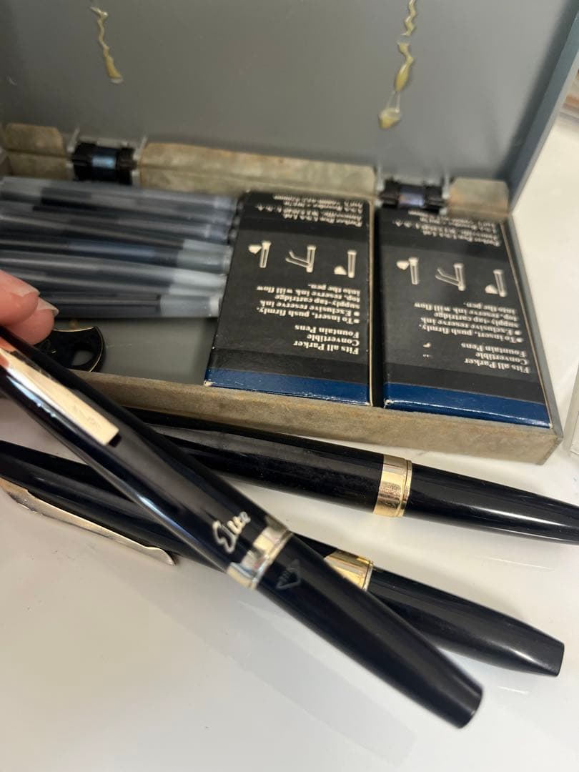 黒い万年筆セット 2本 インクカートリッジ付き