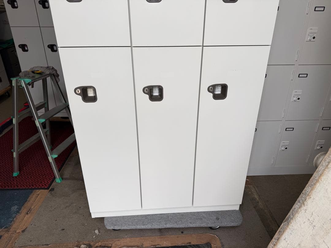 スポーツクラブ フィットネス 体育館 ６人用ロッカー