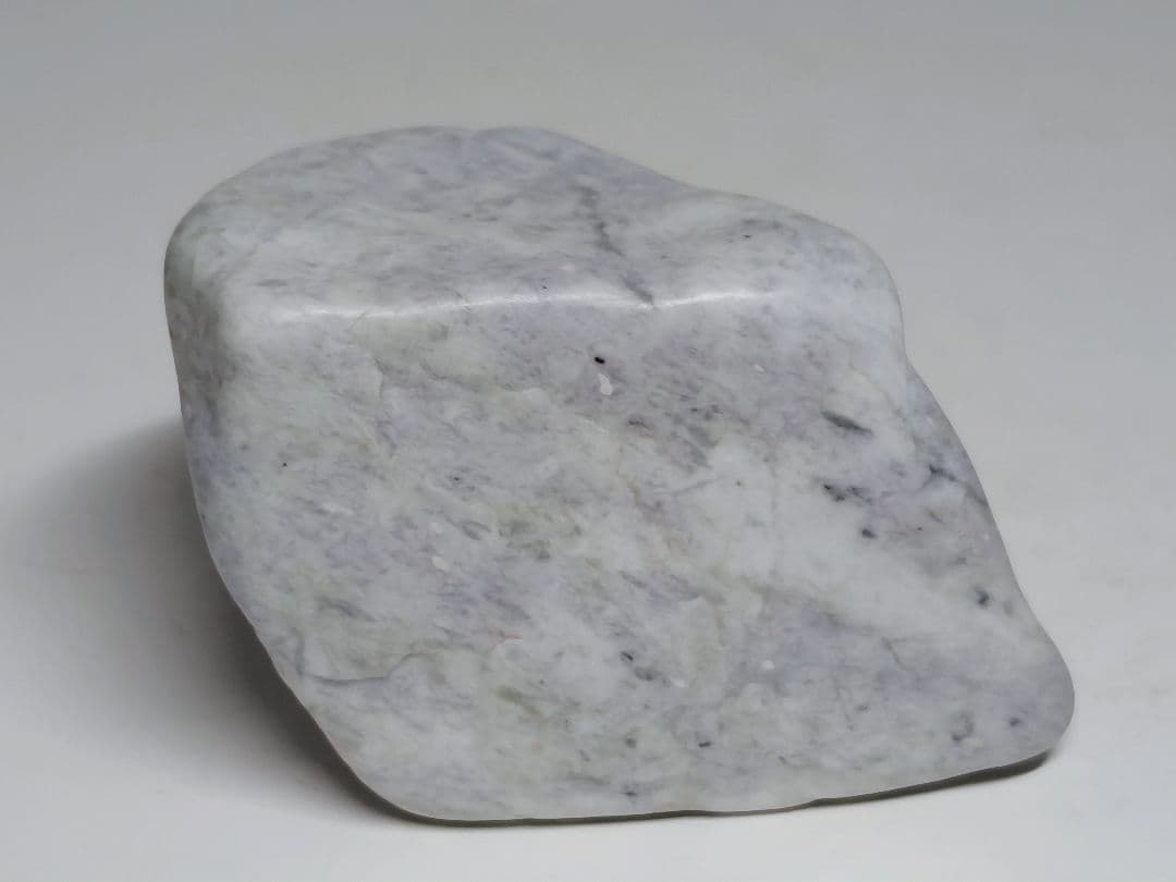 ヨシオ 189g 翡翠 ヒスイ 原石 鑑賞石 自然石 誕生石 鉱物 鉱石 水石