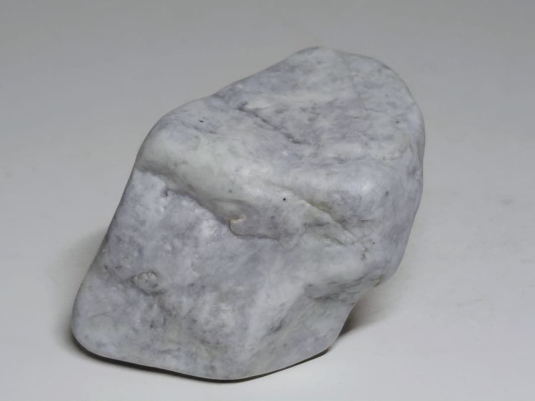 ヨシオ 189g 翡翠 ヒスイ 原石 鑑賞石 自然石 誕生石 鉱物 鉱石 水石