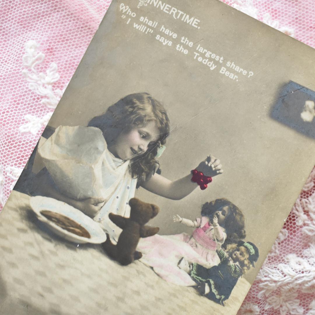 アンティークポストカード　少女とベアとお人形のディナータイム