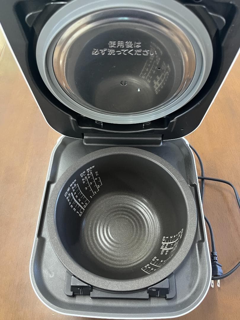 TOSHIBA　炊飯器　RC-10HGW　圧力IH炊飯器