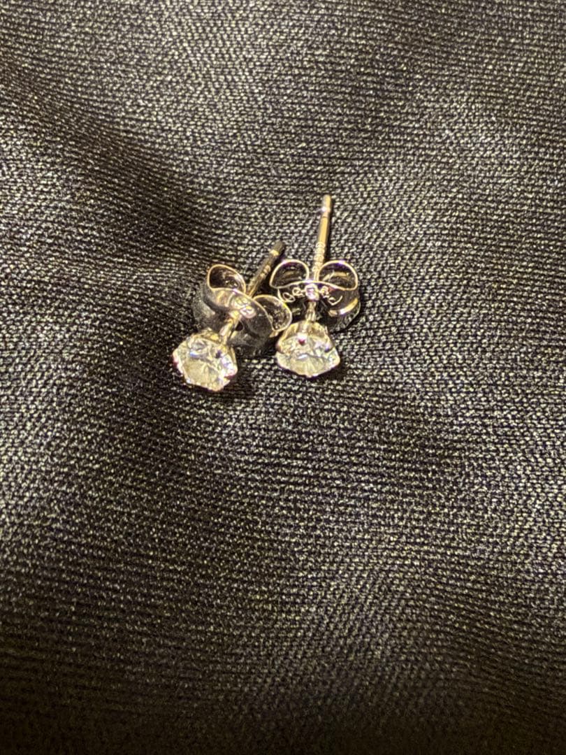 Pt900 一粒ダイヤスタッドピアス