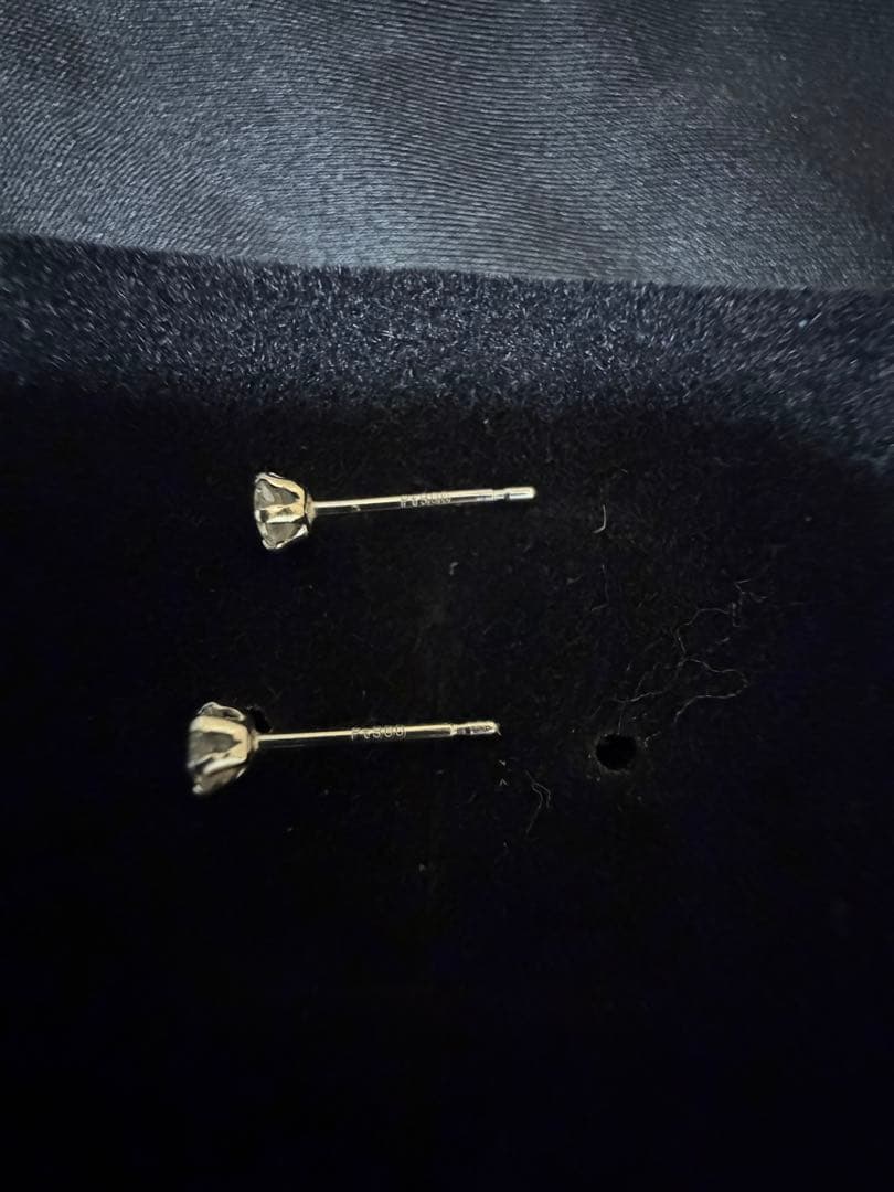 Pt900 一粒ダイヤスタッドピアス